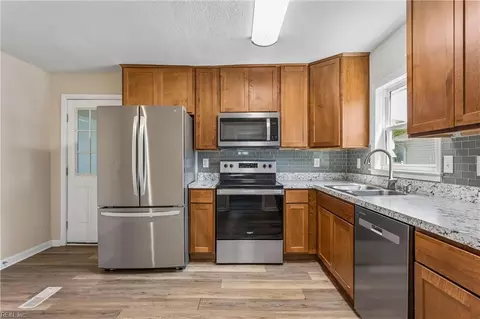 Kitchen - 6 Barnes Ct, Hampton, VA 23664 photo 1 of 3