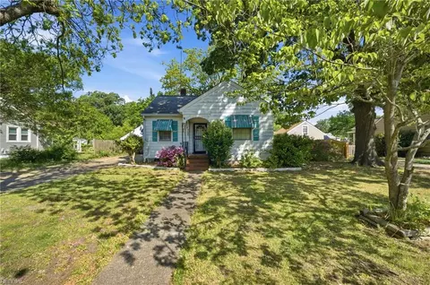 621 Temple Ln, Newport News, VA 23605
