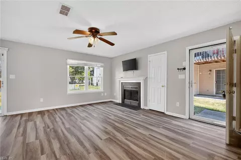 Living - 9 Inlandview Dr #A, Hampton, VA 23669 photo 1 of 2