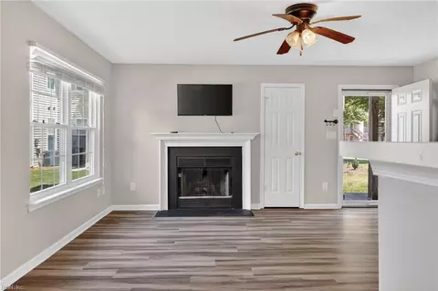 Living - 9 Inlandview Dr #A, Hampton, VA 23669 photo 2 of 2