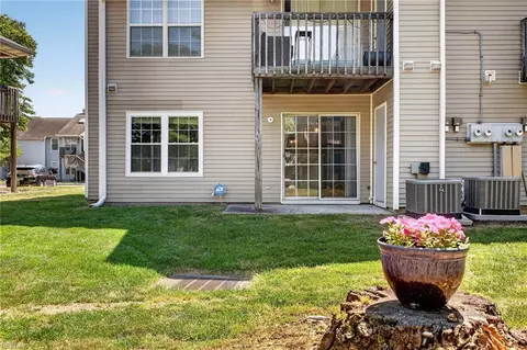 Exterior - 9 Inlandview Dr #A, Hampton, VA 23669 photo 2 of 4