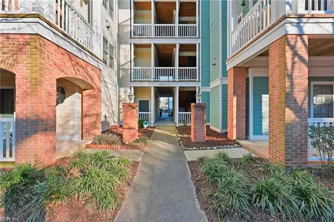 8252 N View Blvd, Norfolk, VA 23518