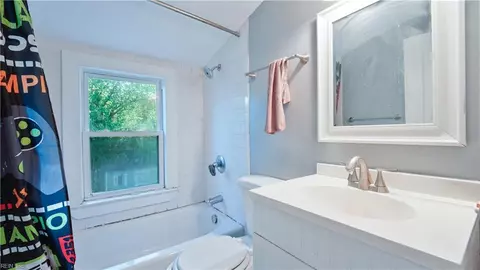 Bath - 454 Algonquin Rd, Hampton, VA 23661 photo 2 of 3