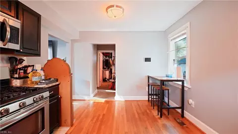 Entry Way - 454 Algonquin Rd, Hampton, VA 23661 photo 3 of 6