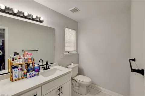 Bath - 7 N Semple St, Hampton, VA 23663 photo 4 of 7