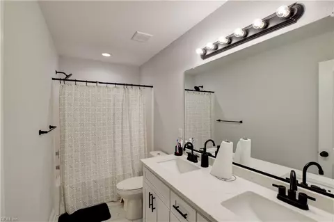 Bath - 7 N Semple St, Hampton, VA 23663 photo 6 of 7
