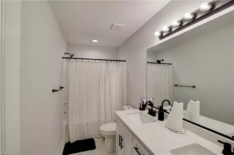Bath - 7 N Semple St, Hampton, VA 23663 photo 5 of 7