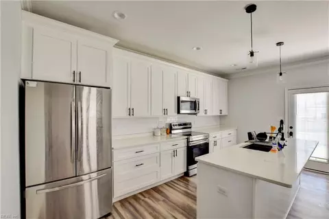 Kitchen - 7 N Semple St, Hampton, VA 23663 photo 3 of 5