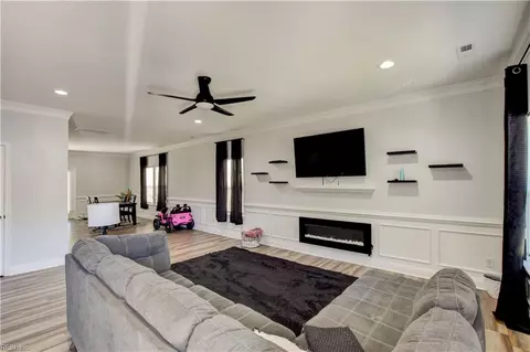 Living - 7 N Semple St, Hampton, VA 23663 photo 2 of 2