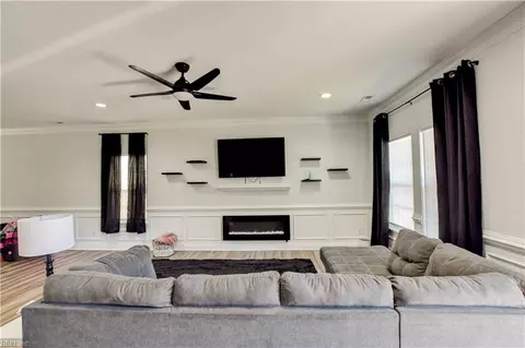 Living - 7 N Semple St, Hampton, VA 23663 photo 1 of 2