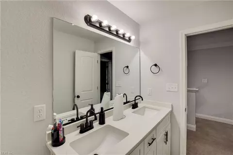 Bath - 7 N Semple St, Hampton, VA 23663 photo 7 of 7