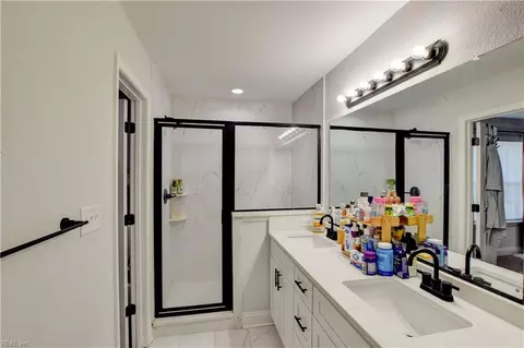 Bath - 7 N Semple St, Hampton, VA 23663 photo 3 of 7