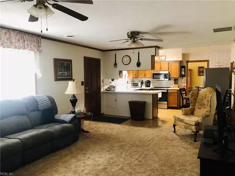 Living - 552 Crown Cres, Chesapeake, VA 23325 photo 2 of 2