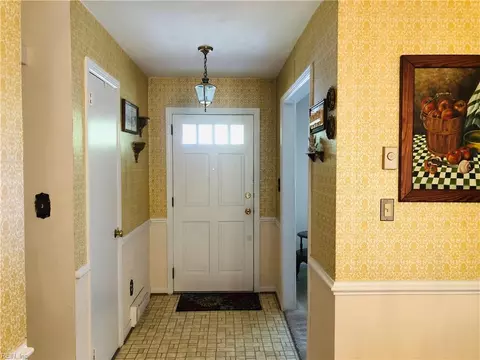 Entry Way - 552 Crown Cres, Chesapeake, VA 23325 photo 1 of 1