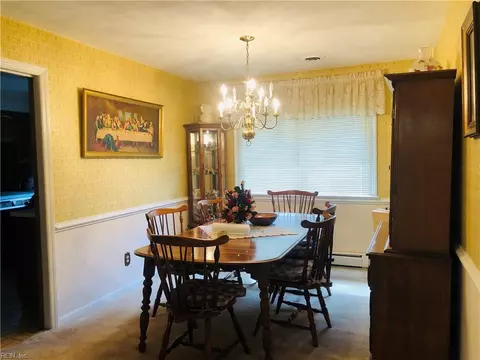 Dining - 552 Crown Cres, Chesapeake, VA 23325 photo 1 of 1