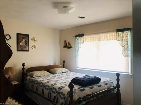 Bedroom - 552 Crown Cres, Chesapeake, VA 23325 photo 2 of 3