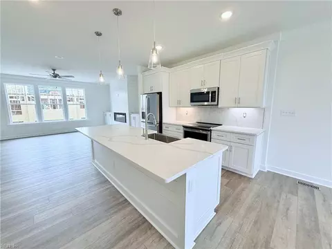Kitchen - 1074 Mesa Loop, Chesapeake, VA 23320 photo 3 of 6