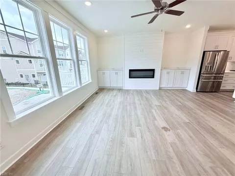 Living - 1074 Mesa Loop, Chesapeake, VA 23320 photo 3 of 4