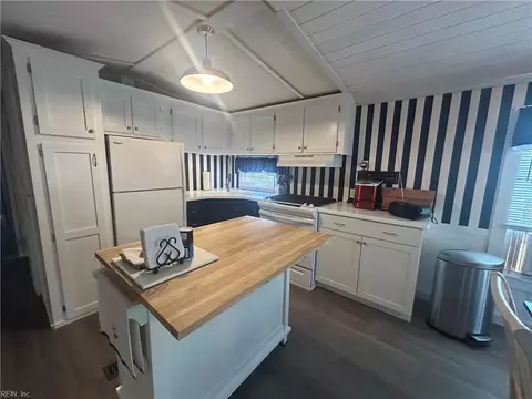 Kitchen - 592 Pelican Ct, Accomack County, VA 23395 photo 2 of 4