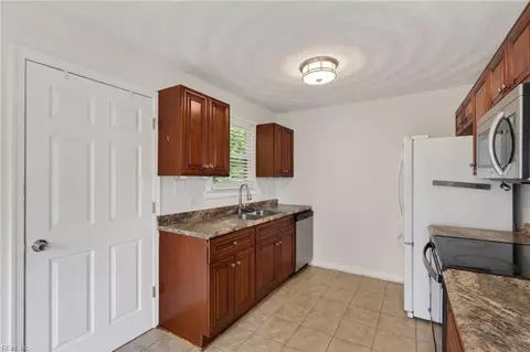 Kitchen - 211 Courtney Dr, Hampton, VA 23669 photo 2 of 2