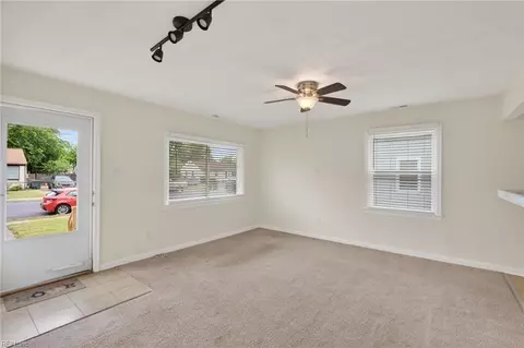 Living - 211 Courtney Dr, Hampton, VA 23669 photo 2 of 3
