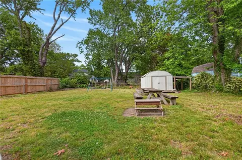 Exterior - 211 Courtney Dr, Hampton, VA 23669 photo 3 of 6