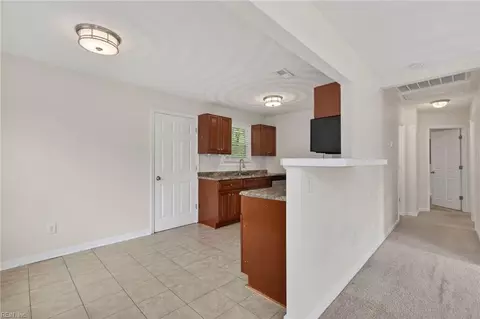 Entry Way - 211 Courtney Dr, Hampton, VA 23669 photo 2 of 2