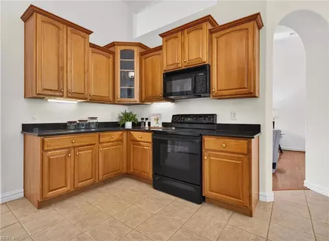 Kitchen - 2828 Einstein Dr, Virginia Beach, VA 23456 photo 2 of 2