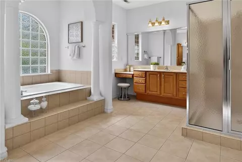 Bath - 2828 Einstein Dr, Virginia Beach, VA 23456 photo 3 of 6