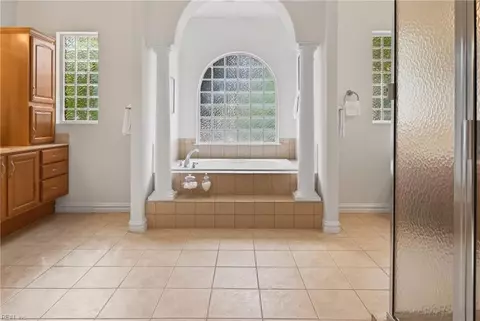 Bath - 2828 Einstein Dr, Virginia Beach, VA 23456 photo 1 of 6