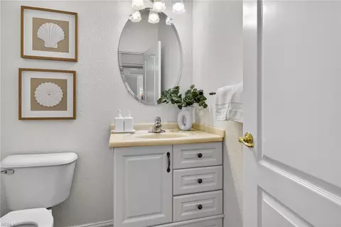 Bath - 2828 Einstein Dr, Virginia Beach, VA 23456 photo 5 of 6