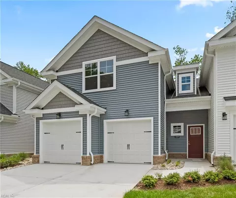4605 Longleaf Pl, Chesapeake, VA 23321