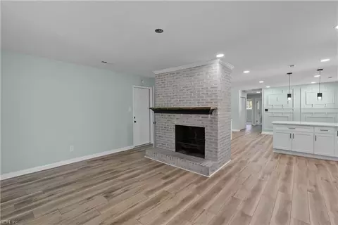 Living - 152 Mann Dr, Chesapeake, VA 23322 photo 4 of 7