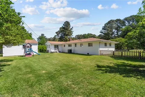 Exterior - 152 Mann Dr, Chesapeake, VA 23322 photo 6 of 7