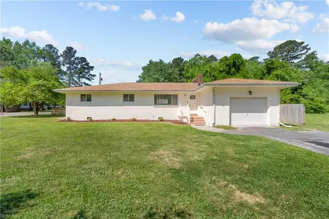 Exterior - 152 Mann Dr, Chesapeake, VA 23322 photo 2 of 7