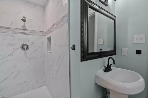 Bath - 152 Mann Dr, Chesapeake, VA 23322 photo 1 of 3