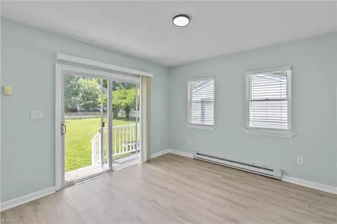 Living - 152 Mann Dr, Chesapeake, VA 23322 photo 6 of 7