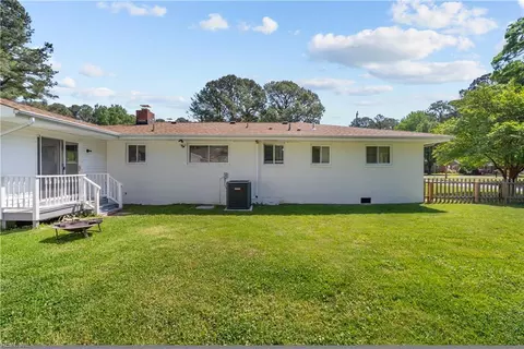 Exterior - 152 Mann Dr, Chesapeake, VA 23322 photo 5 of 7