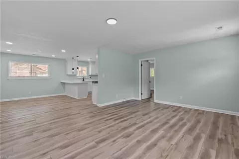 Living - 152 Mann Dr, Chesapeake, VA 23322 photo 3 of 7