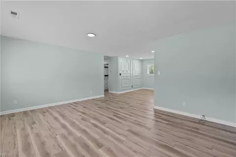 Living - 152 Mann Dr, Chesapeake, VA 23322 photo 1 of 7