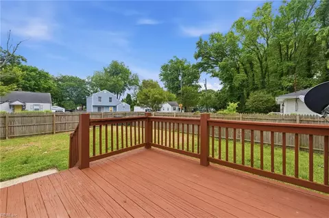 Exterior - 6 Westover St, Hampton, VA 23669 photo 4 of 6