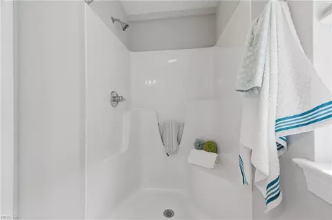 Bath - 6 Westover St, Hampton, VA 23669 photo 5 of 5