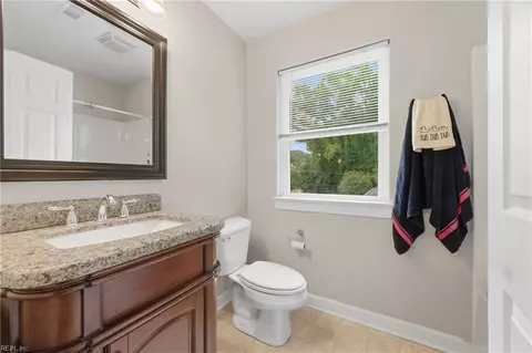 Bath - 6 Westover St, Hampton, VA 23669 photo 2 of 5