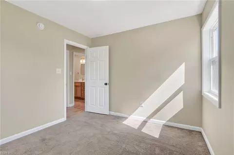 Bedroom - 11 Farrington Pl, Hampton, VA 23663 photo 2 of 5