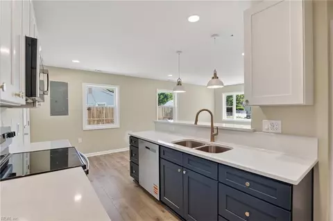 Kitchen - 11 Farrington Pl, Hampton, VA 23663 photo 2 of 3