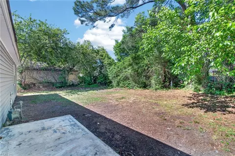 Exterior - 11 Farrington Pl, Hampton, VA 23663 photo 6 of 8