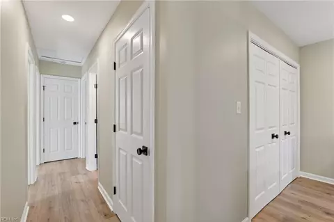 Entry Way - 11 Farrington Pl, Hampton, VA 23663 photo 2 of 2