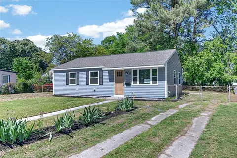 Exterior - 11 Farrington Pl, Hampton, VA 23663 photo 3 of 8