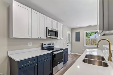 Kitchen - 11 Farrington Pl, Hampton, VA 23663 photo 3 of 3