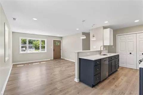 Living - 11 Farrington Pl, Hampton, VA 23663 photo 4 of 4